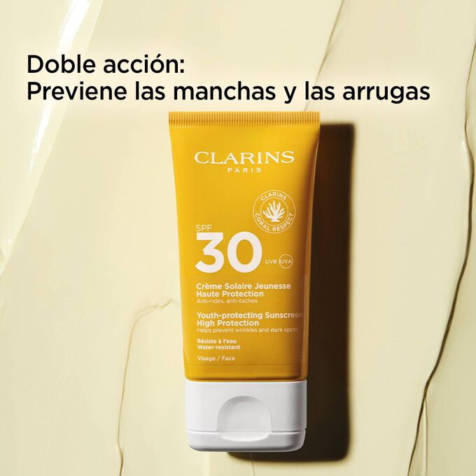 Foto con fondo de textura del tubo de la crema antiedad +30 con un texto sobre sus acciones preventivas de manchas y arrugas